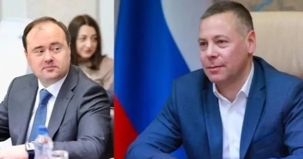 Мэр Ярославля Артём Молчанов на фоне билбордов с его изображением во время предвыборной кампании