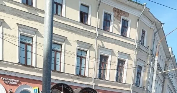 Место ДТП на проспекте Октября в Ярославле, где автобус сбил девушку.