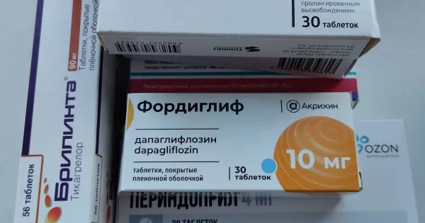 Пациент в очереди в аптеке за льготными лекарствами в Ярославле